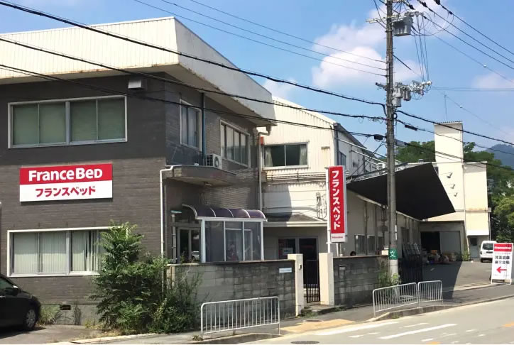 箕面倉庫市会場外観